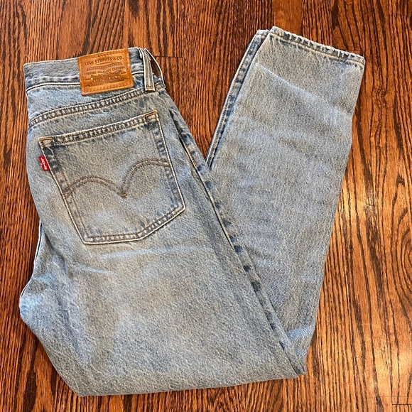 LEVI’S WEDGIE DISTRESSED STRAIGHT FIT JEANS - Picture 3 of 13